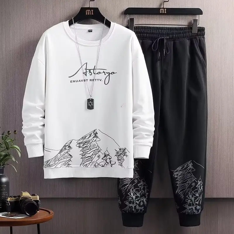 Men Mountain Printed Black Sweat Suite 