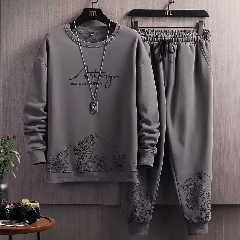 Men Mountain Printed Black Sweat Suite 